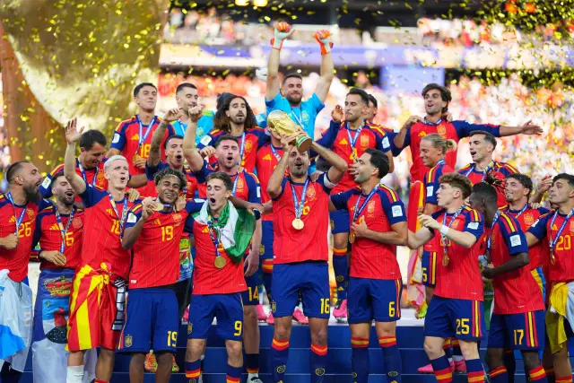 España levanta la copa del mundo 2026